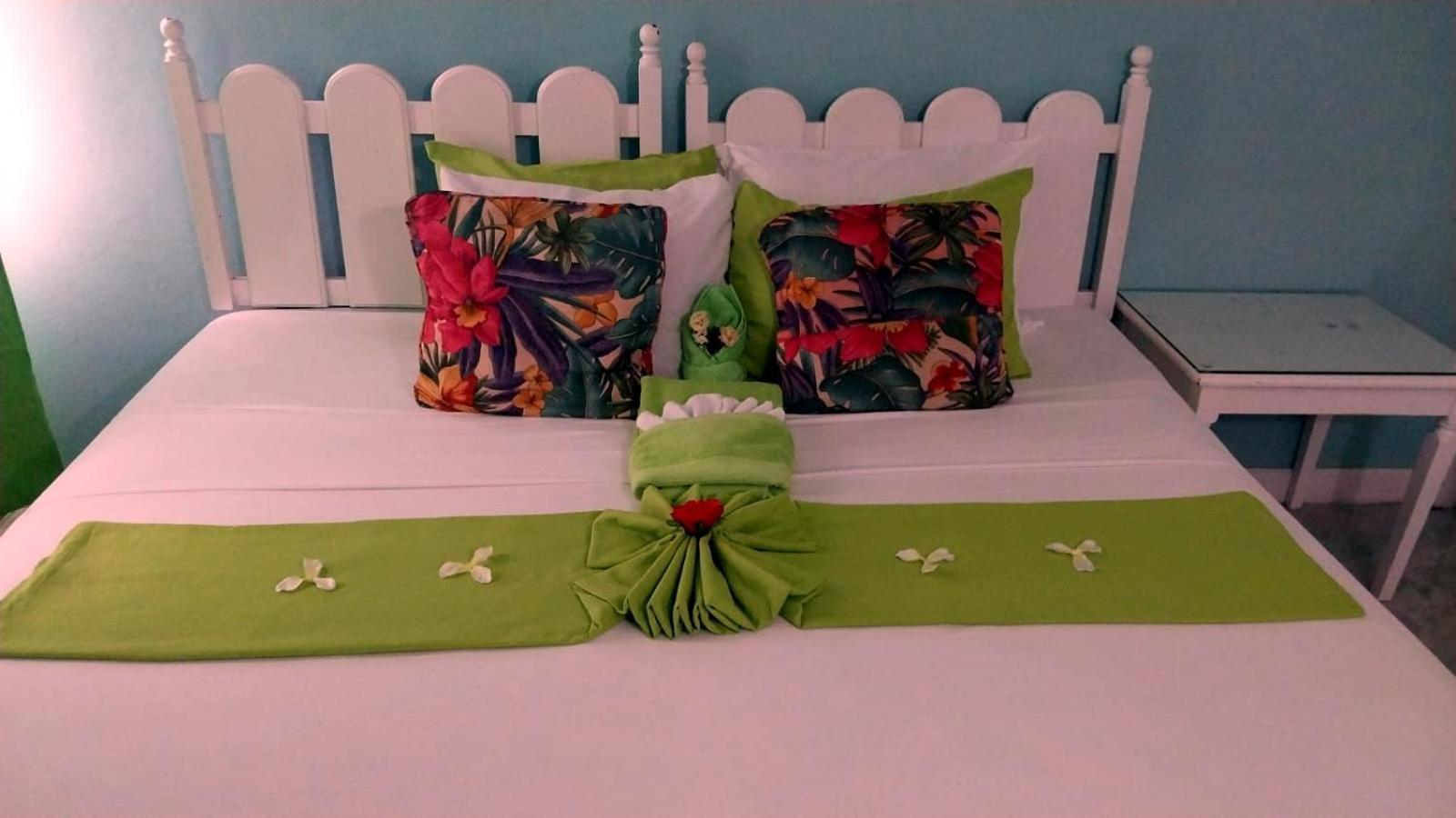 Beach-Side Condos At Turtle Beach Towers Ocho Rios Quarto foto